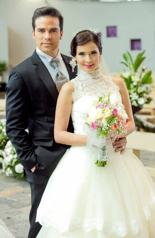 Aunque 'El Güero' Castro deseaba tenerla de nuevo en la telenovela, por ser uno de los personajes principales, la actriz señaló que tenía otros proyectos y no pudo organizar su agenda para regresar a 'Corona de lágrimas 2'.