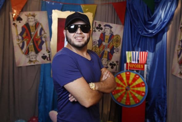 Gerardo Ortiz trae la actitud, los músculos y el 'sex appeal' a todo lo que da.