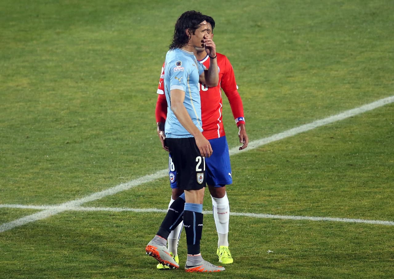 Gonzalo Jara ya tiene canción tras altercado con Cavani en la Copa América