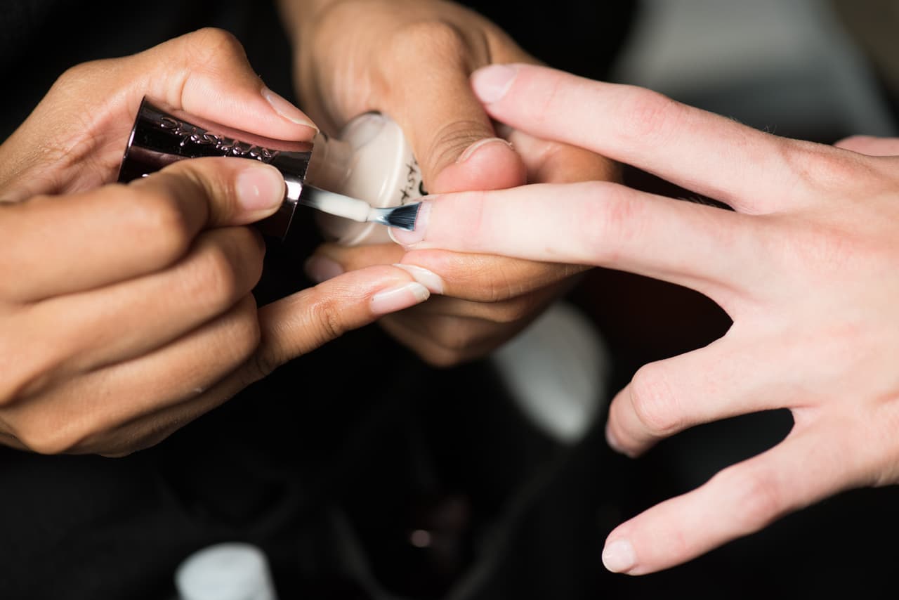 Salones para uñas podrán abrir desde el viernes 24 de abril.