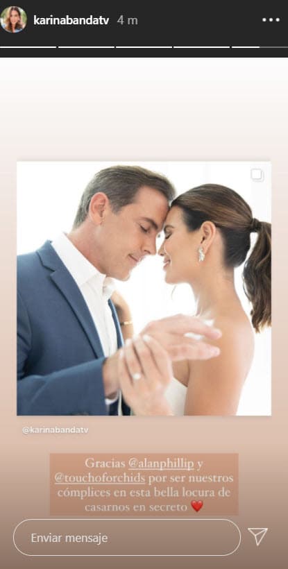 El actor le entregó el anillo en una copa de champán. En El Gordo y La Flaca, Lili Estefan dio a conocer que la pieza era de la marca Tiffany. La pareja se casó el 30 de julio de 2020, en una ceremonia privada en Florida; las hijas gemelas del actor fueron sus testigos de boda.