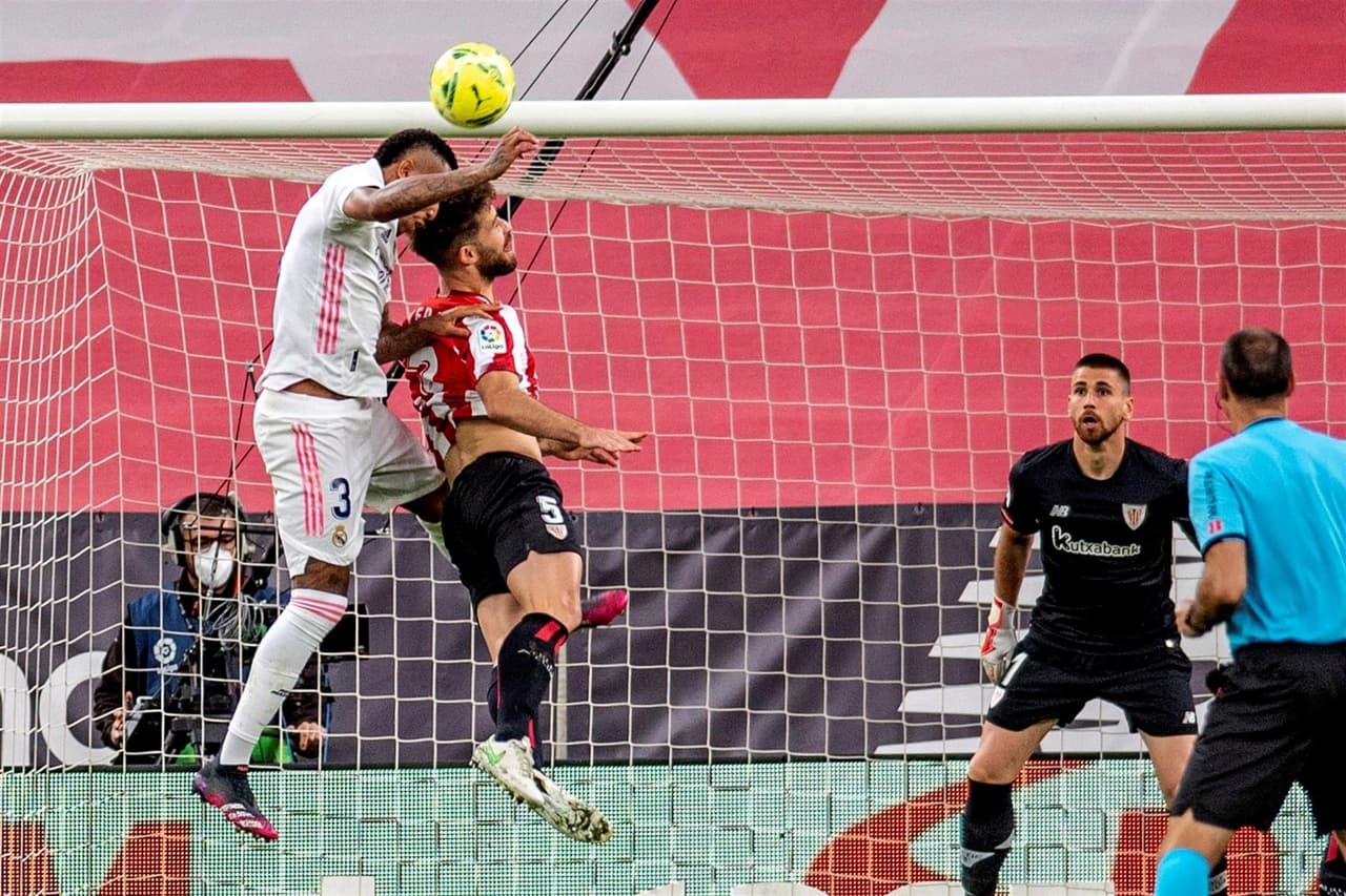 Real Madrid derrota por la mínima al Athletic de Bilbao durante la Jornada 37 de LaLiga. El único tanto del encuentro fue por parte de Nacho Fernández Iglesias al minuto 68. Con este resultado, el equipo merengue es el nuevo líder de la tabla.