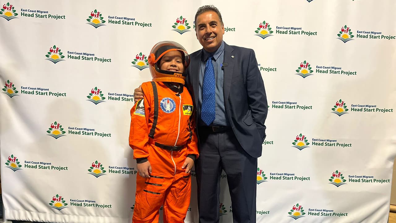 Niño hispano de 8 años cumple su sueño de conocer al astronauta José Hernández