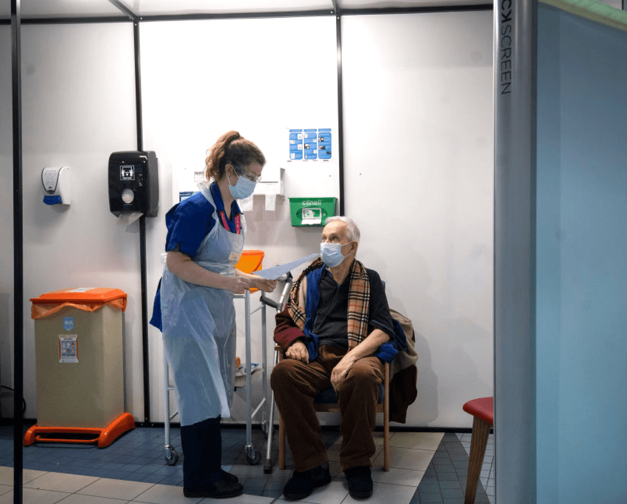 El CDC quiere que cada lugar donde se administra la vacuna proporcione un registro de vacunación a cada persona que recibe una inyección, o a su representante legal.