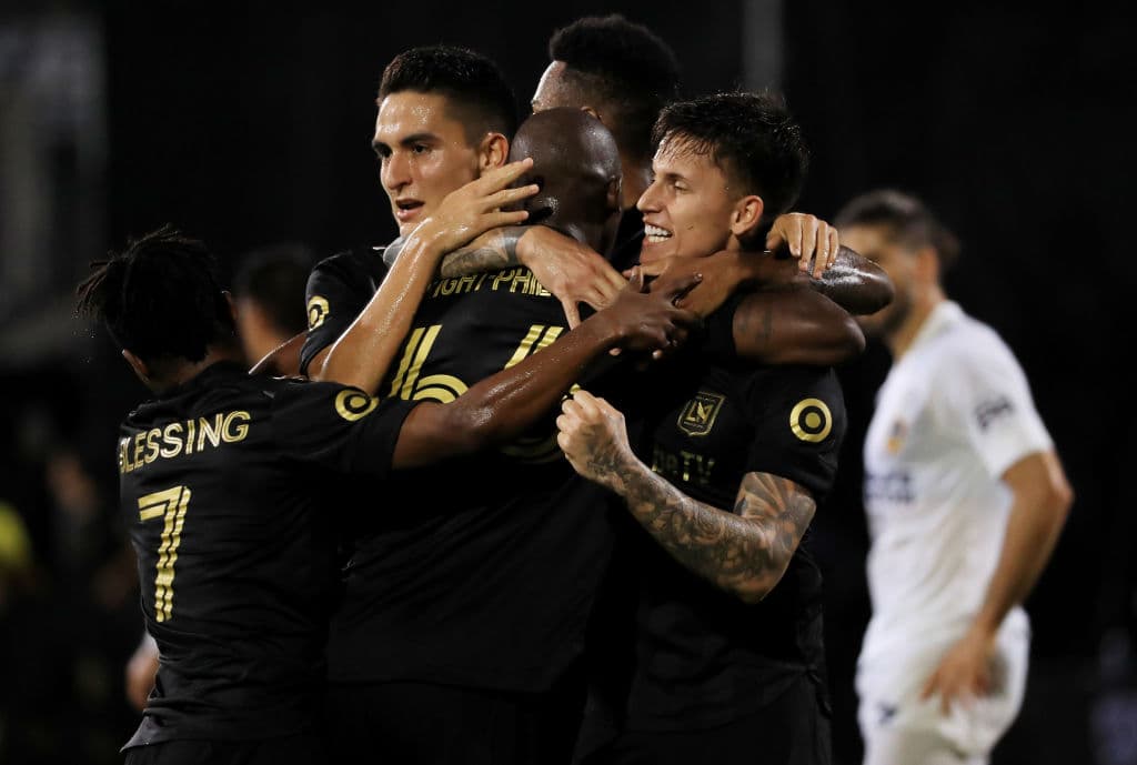 La respuesta llegó dos minutos después. Bradley Wright-Phillips hizo el tercero para los locales con un disparo cruzado de pierna derecha.