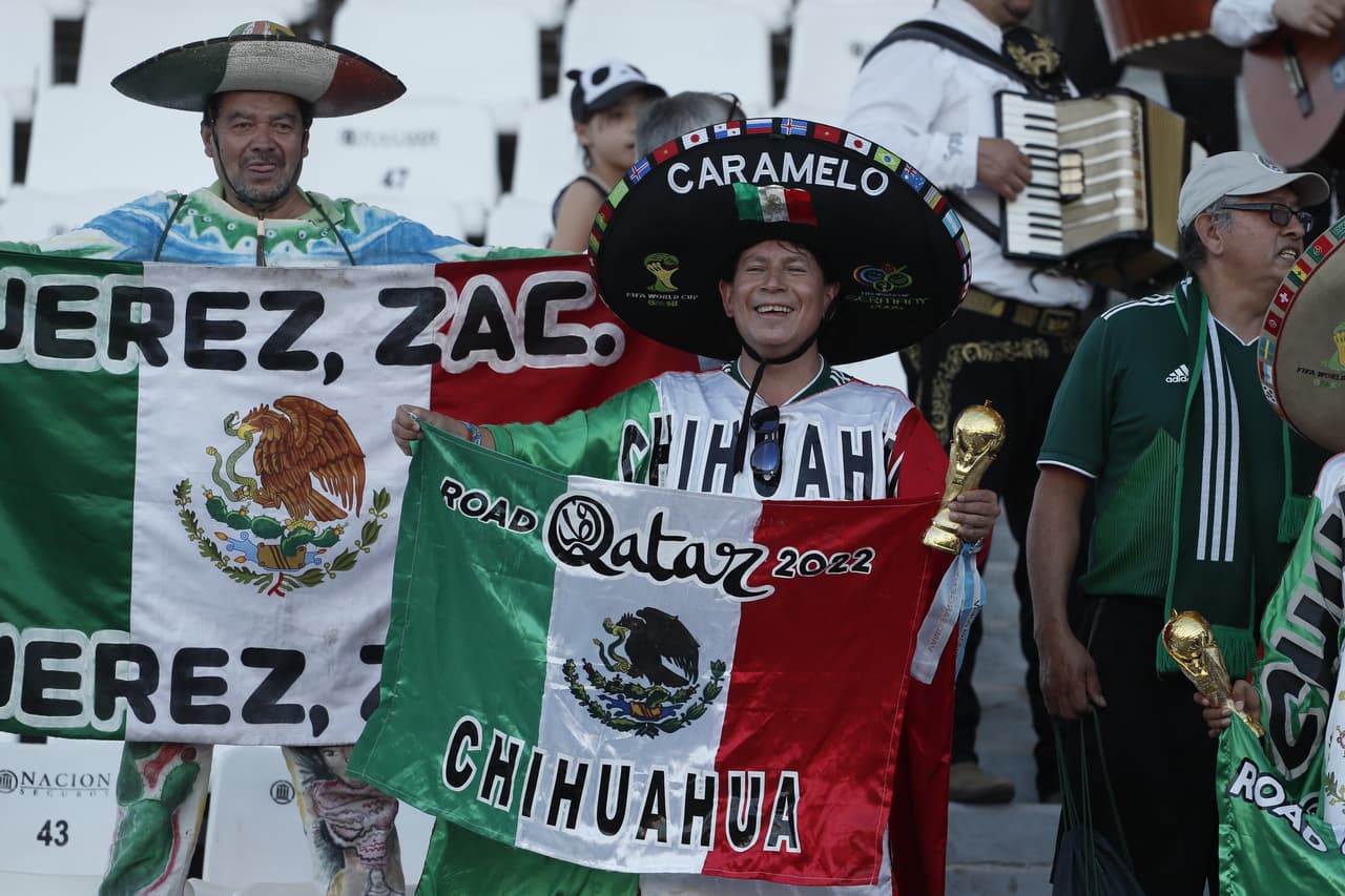 Los mexicanos y argentinos armaron su propia fiesta en el estadio Malvinas en Mendoza, con todo el colorido del segundo amistoso entre ambas selecciones en esta fecha FIFA.