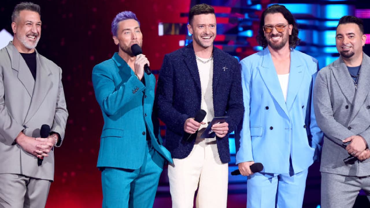 *NSYNC se reúne en el escenario de los MTV VMAs a 18 años de su separación