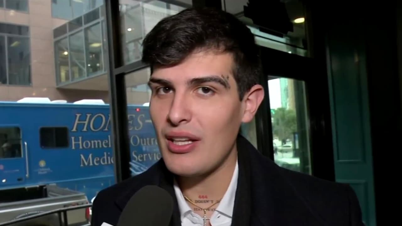 Adriel Favela contradice a la madre de su supuesto hijo y afirma que ya conoció al bebé