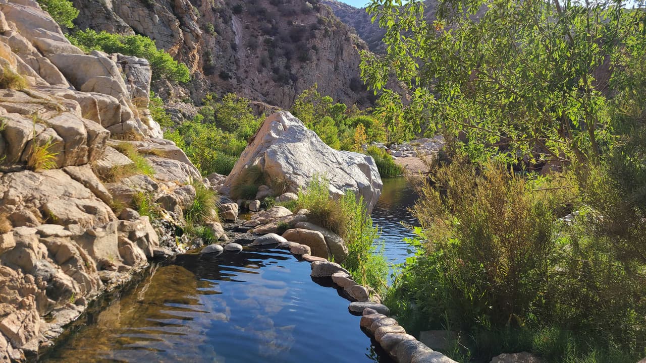 Diversos tesoros naturales se esconden en varios lugares de 
<a href="https://www.univision.com/temas/california">California</a>. Los bosques, playas y desiertos no dejan de sorprender a quienes les gusta explorar.