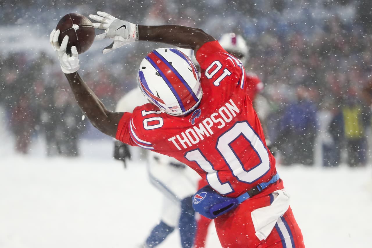 Con una nevada espectacular en el Estadio Ralph Wilson, los Buffalo Bills vencieron 13 - 7 a los Indianapolis Colts en tiempo extra.