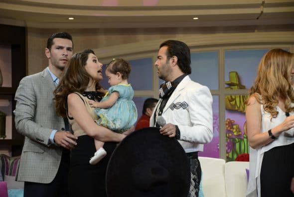 Entre corte y corte, Angélica Vale, Jacqueline Bracamontes, Luz Elena González, Lidia Ávila, Silvia Pasquel y Ximena Córdoba se secaron las lágrimas, cargaron a sus retoños y nos mostraron cómo es su familia Entre Amigas.