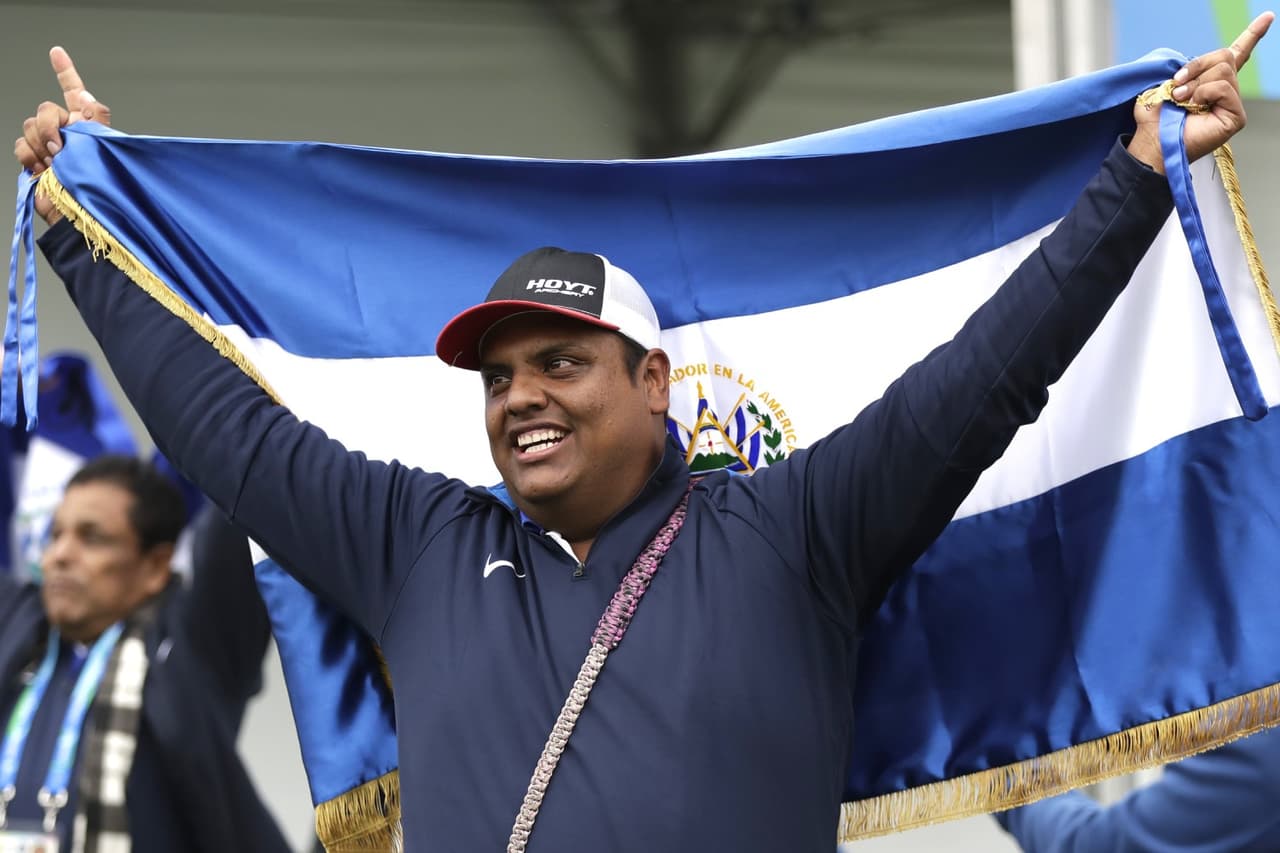 ¡Oro para El Salvador! Roberto Hernández se impone en tiro con arco compuesto