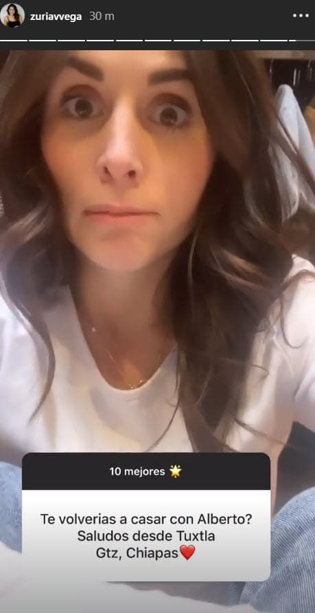 Además, la hermana menor de Marimar Vega comentó a otro de sus seguidores que 
<b>sí se volvería a casar con Alberto</b>, aunque en el video, en tono de broma, al actor se le escucha decir a los lejos "lo dudo tanto".