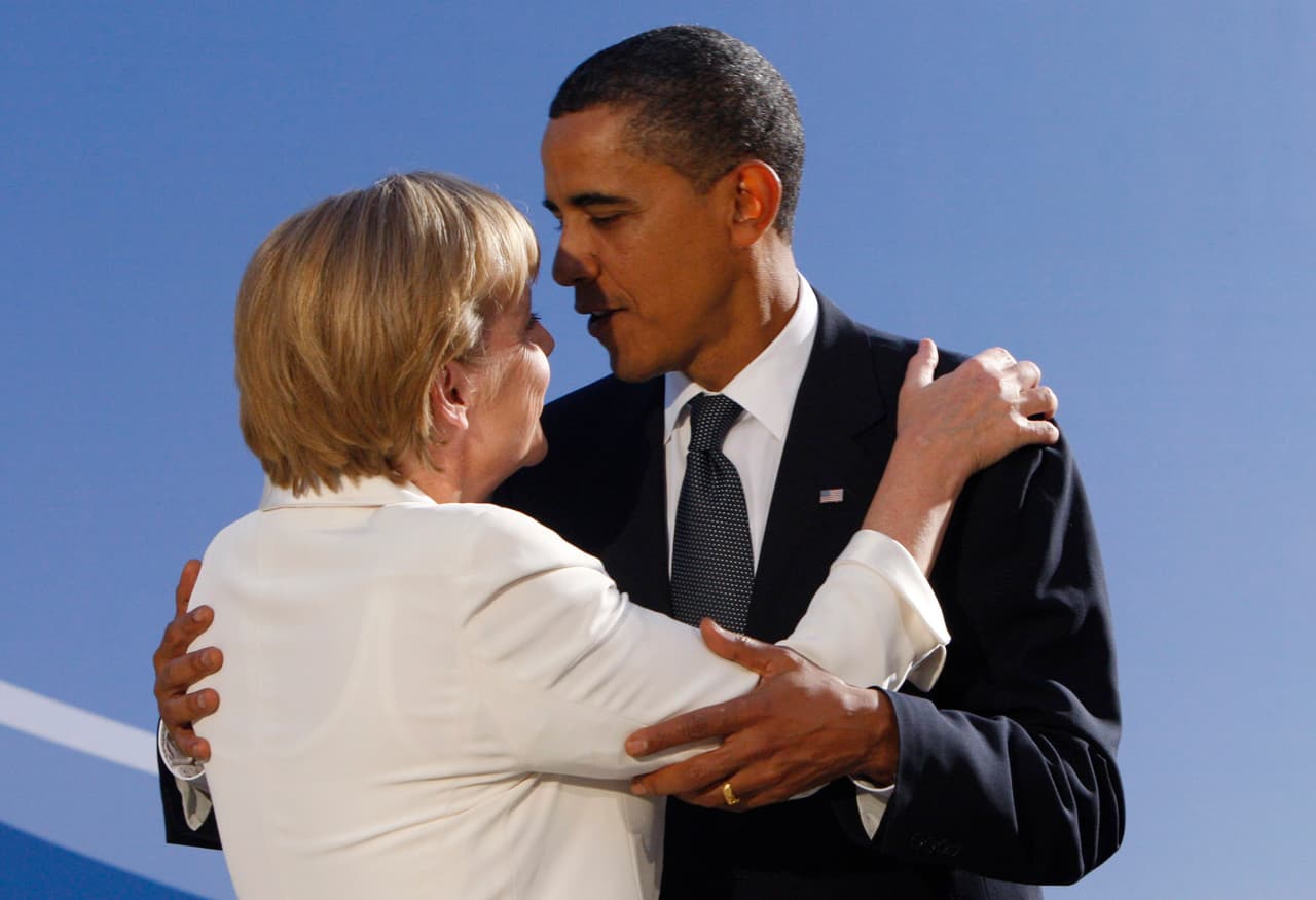 Un abrazo entre Barack Obama y Ángela Merkel en la apertura de la reunión del G20 en Pittsburg, Pennsylvania, 2009.