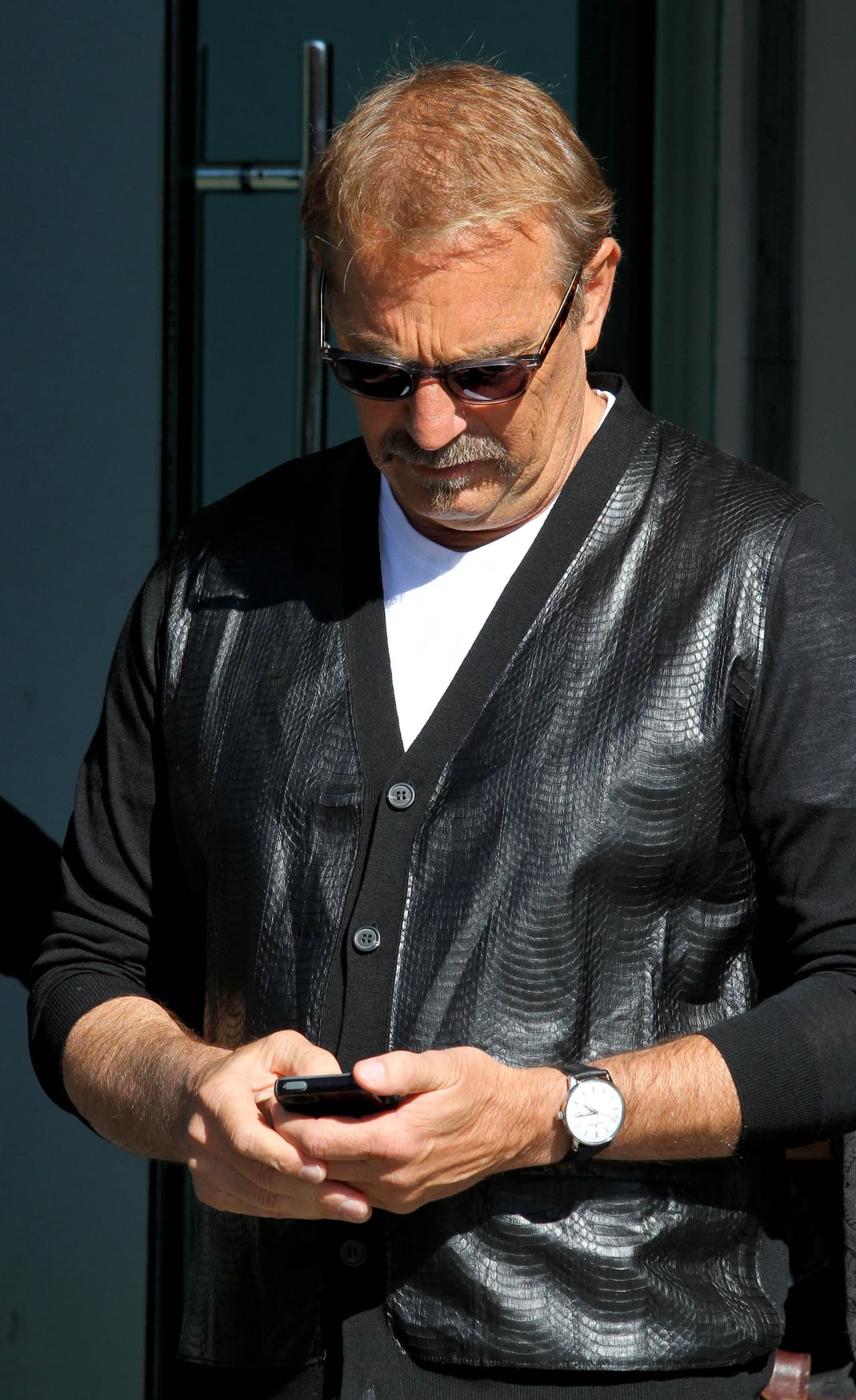 Kevin Costner es otro de los galanes de Hollywood que fue perdiendo la cabellera poco a poco.