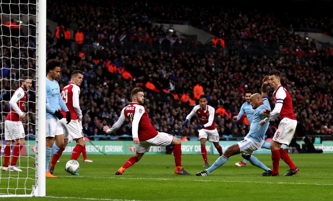 Vincent Kompany puso el 2-0 al desviar el balón y anotar al minuto 13 del segundo tiempo.