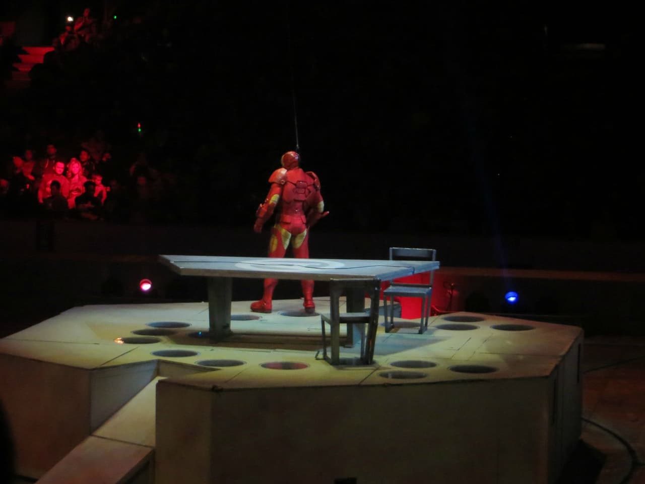 Marvel Universe Live está en Chicago. Thor, Capitan América, Spiderman y los demás Avengers se enfrentan a Loki, los seis siniestros, A.I.M y la terrible Hydra en el United Center. Explosiones, piruetas con motos y mucha adrenalina en la ciudad de los vientos.