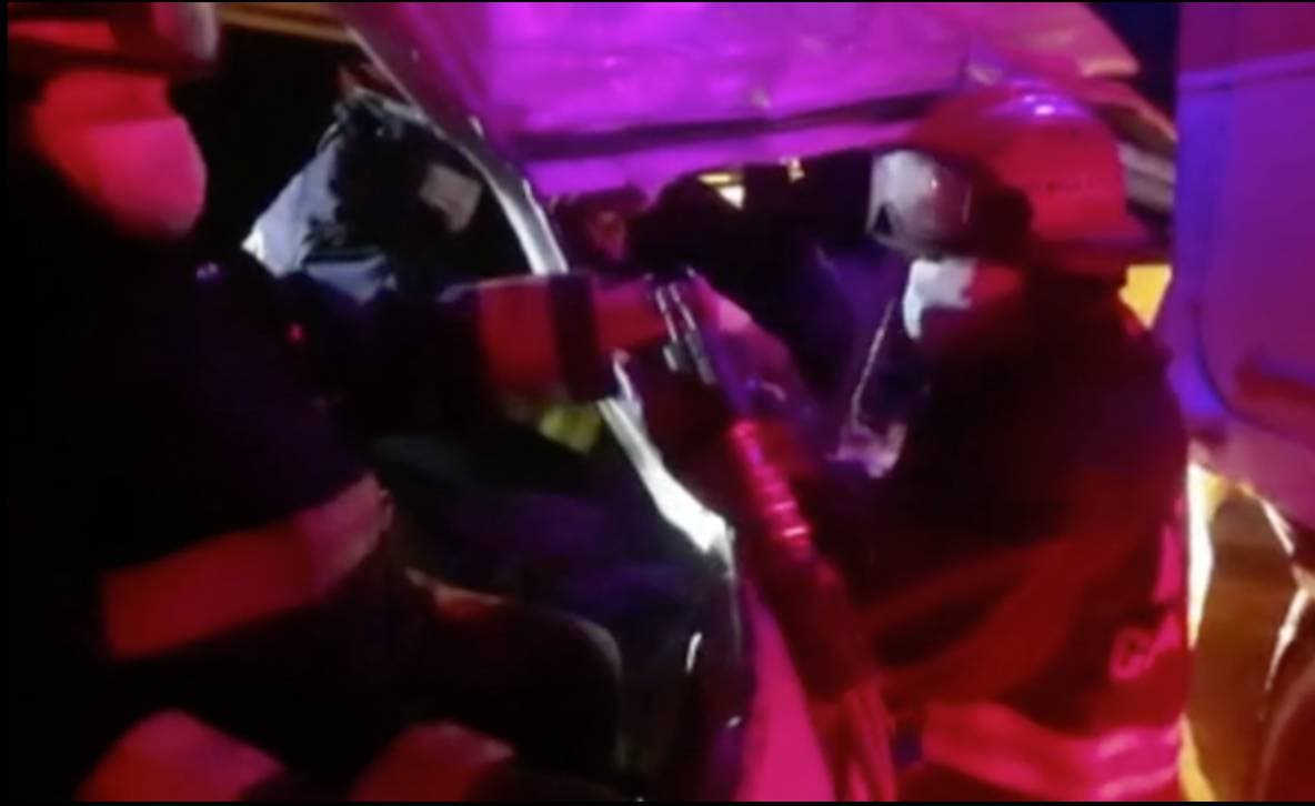 Marta Villegas, una amiga de la familia dijo a CBS Los Ángeles que “regresaban de un viaje, creo, y estaba lloviendo y había bastante niebla".