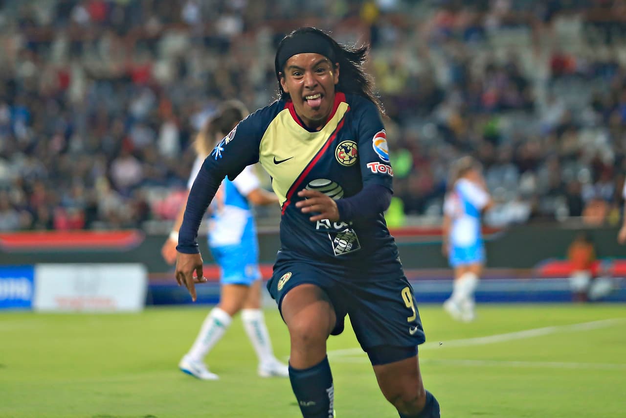 Y a los 10 minutos de partido, en un tiro cruzado dentro del área, sin mucho ángulo, América se puso por delante 1-0, a través de Lucero Cuevas.