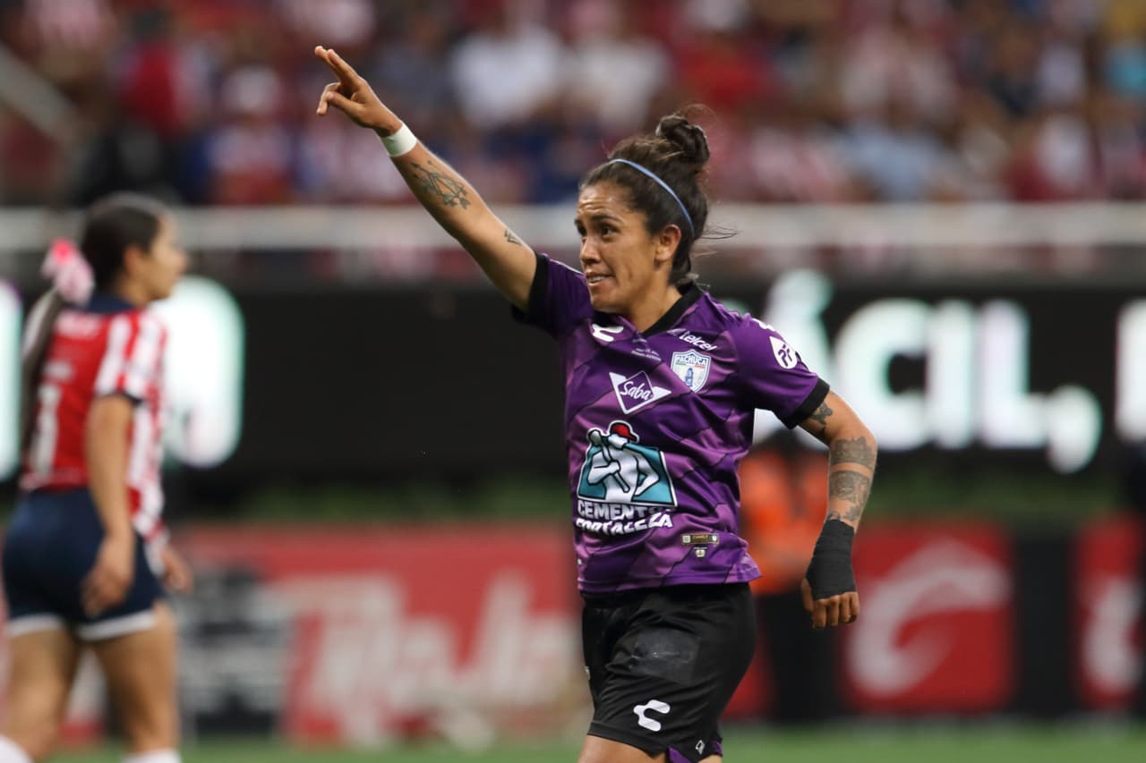 Chivas cayó en la vuelta, pero se impuso en el global gracias al triunfo en la ida y Blanca Félix se erigió como la heroína tras atajarle un penal a Charlyn Corral.