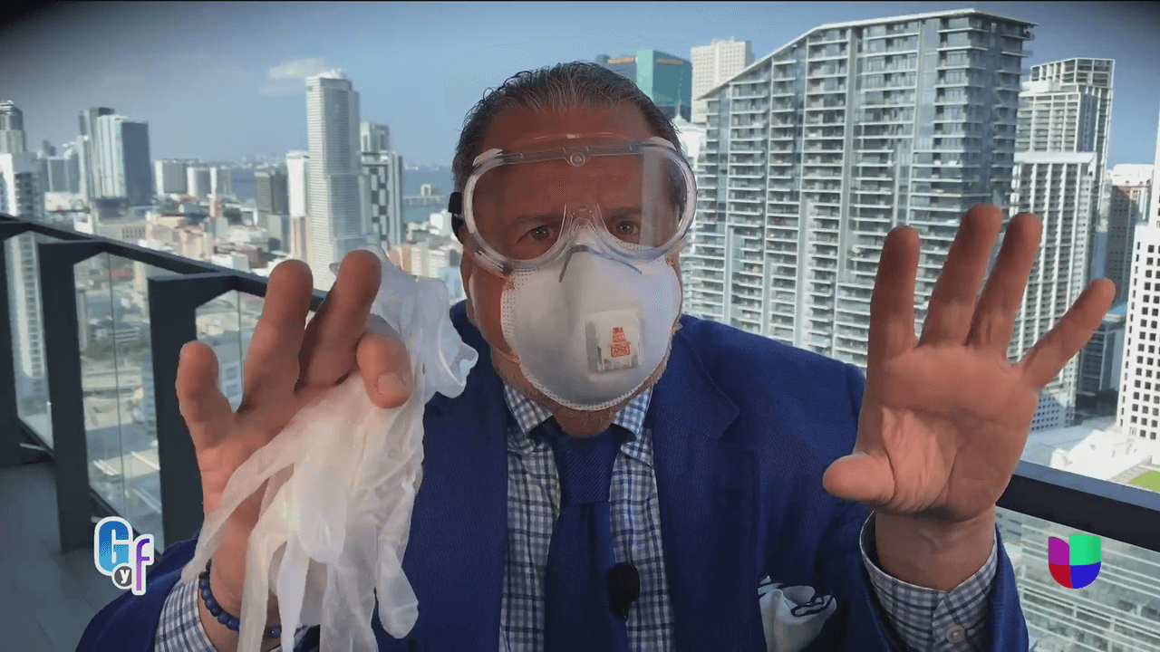 Además, en esta cuarentena ha sido el primero en promover entre el público el distanciamiento social y la limpieza, pues confesó, él es muy meticuloso con todas las compras que recibe en su hogar.