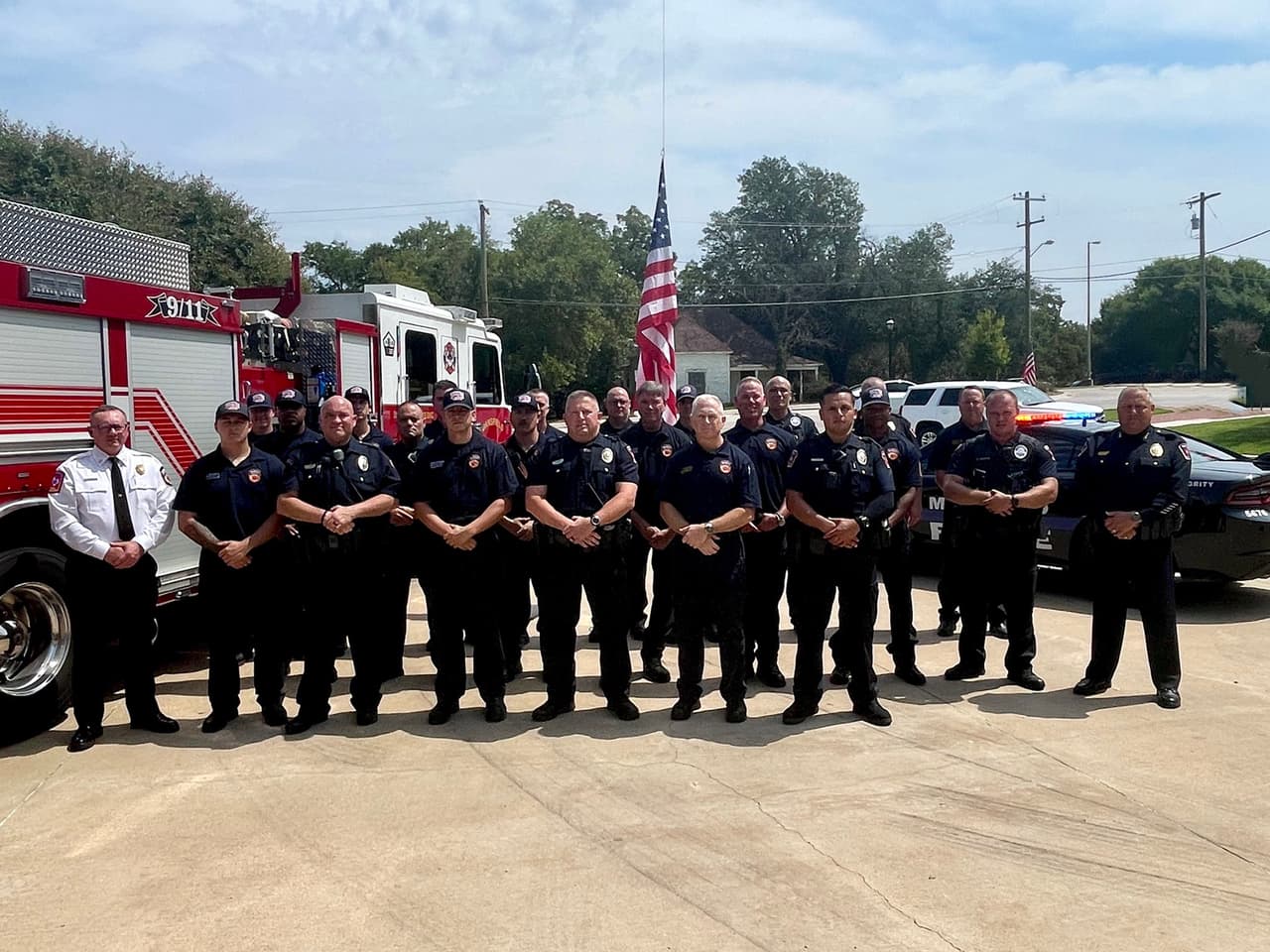 El jefe de la policía de Mansfield, Tracy Aaron, compartió esta imagen a treves de su cuenta de Twitter. El oficial pidió que las personas tomen un momento para reflexionar y recordara a todos lo que fueron afectados ese día.