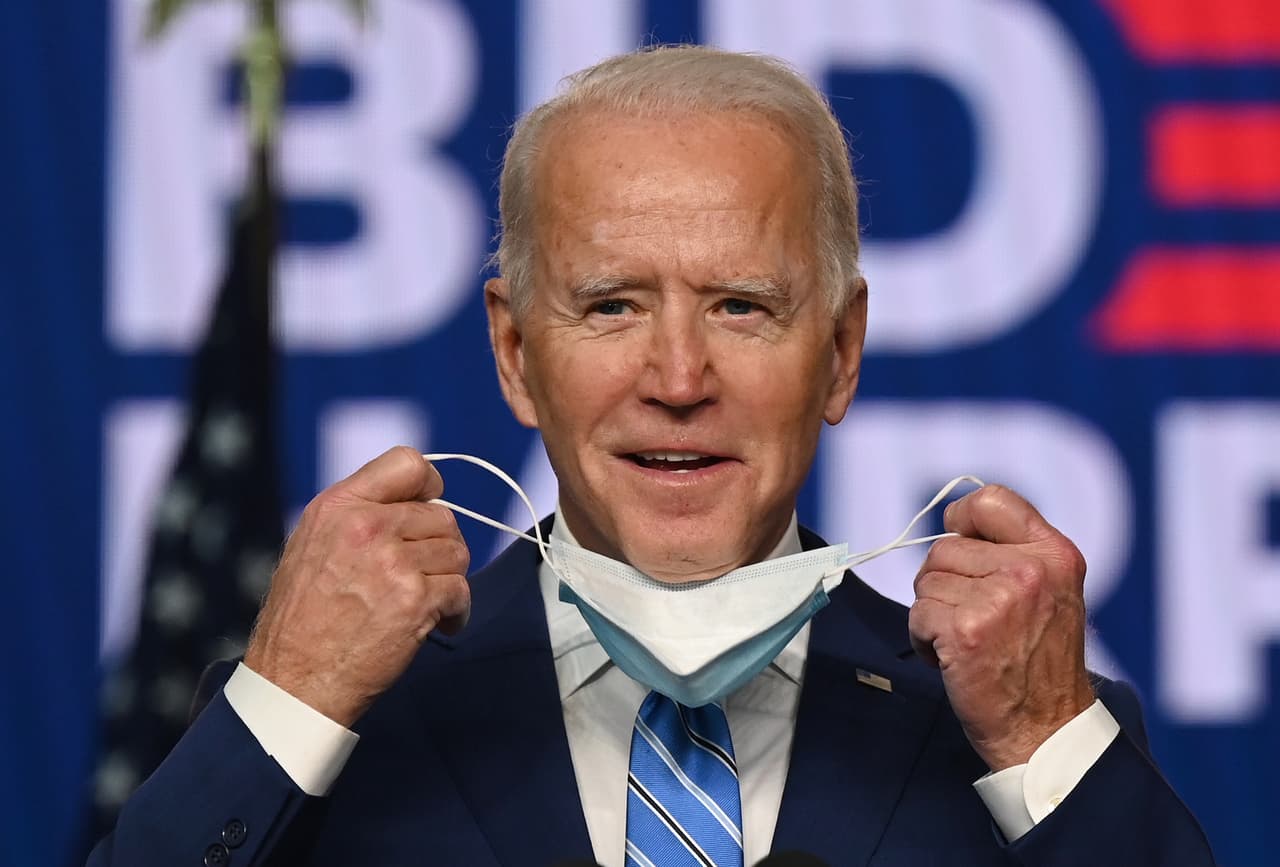 <a href="https://www.univision.com/temas/joe-biden"><b>Joe Biden</b></a>
<b>.</b> En una elección histórica y sin precedentes, el demócrata fue escogido como el presidente número 46 de Estados Unidos. En medio de la pandemia de
<a href="https://www.univision.com/temas/coronavirus"><u>coronavirus</u></a> y con una participación inédita de votantes por correo, Biden superó los 81 millones de votos. Obtuvo siete millones de votos más que
<a href="https://www.univision.com/temas/donald-trump"><u>Donald Trump</u></a> y rompió el récord de votantes que ostentaba Barack Obama.
<a href="https://www.univision.com/noticias/elecciones-en-eeuu-2020/hunter-biden-dice-que-sus-impuestos-estan-siendo-investigados-a-nivel-federal"><u>Siga aquí nuestra cobertura de las elecciones 2020</u></a>
