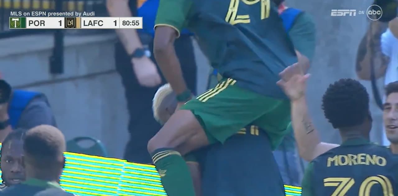 ¡En mi casa, NO! Dairon Asprilla marca un golazo y empata el juego para los Timbers