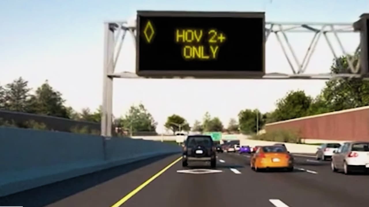 Operativo contra el uso indebido del carril HOV deriva en infracciones, arrestos y hasta choques