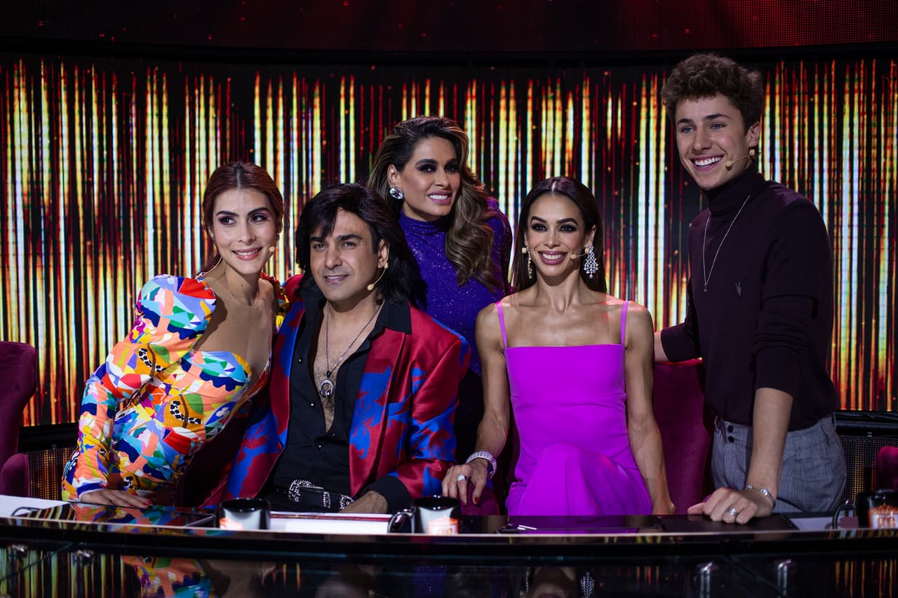 En la segunda gala fue notable la gran conexión que existe entre ellos hasta en la manera de vestir; los cuatro jueces llevaron coloridos vestuarios en el que sobresalió la tonalidad púrpura. Galilea Montijo también coincidió con Biby Gaytán y el influencer Juan Pablo Zurita al llevar un vestido morado tornasol.