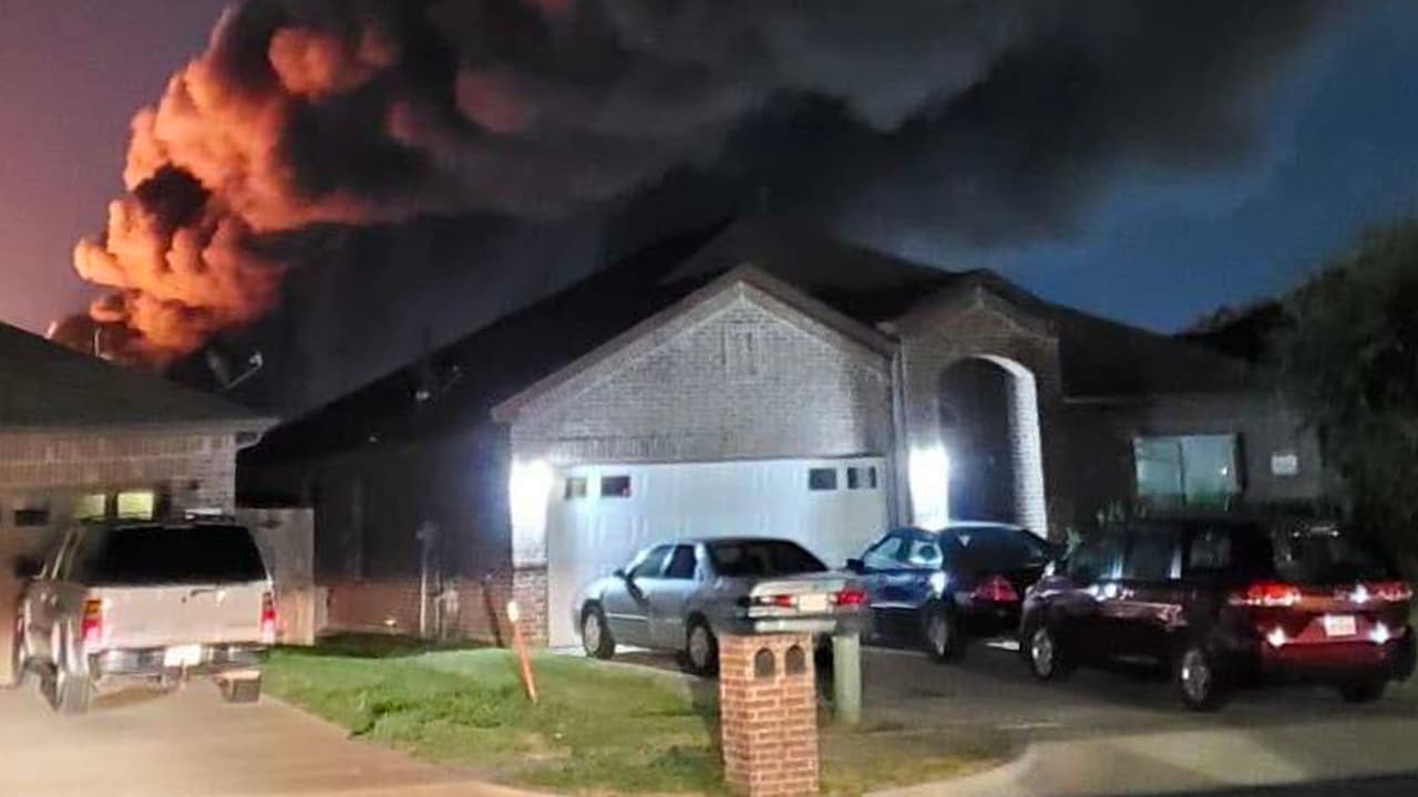 Poly-America tiene su sede en Grand Prairie y se especializa en productos hechos de plástico, como bolsas de basura, telas protectoras y láminas de plástico.