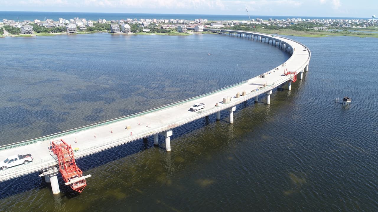 Trabajador de construcción muere tras ser aplastado por una grúa en el área de Outer Banks