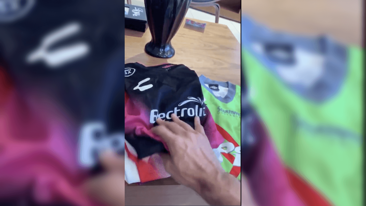 ¡Impresionante! Así se destaca la imponente colección del defensor mexicano.