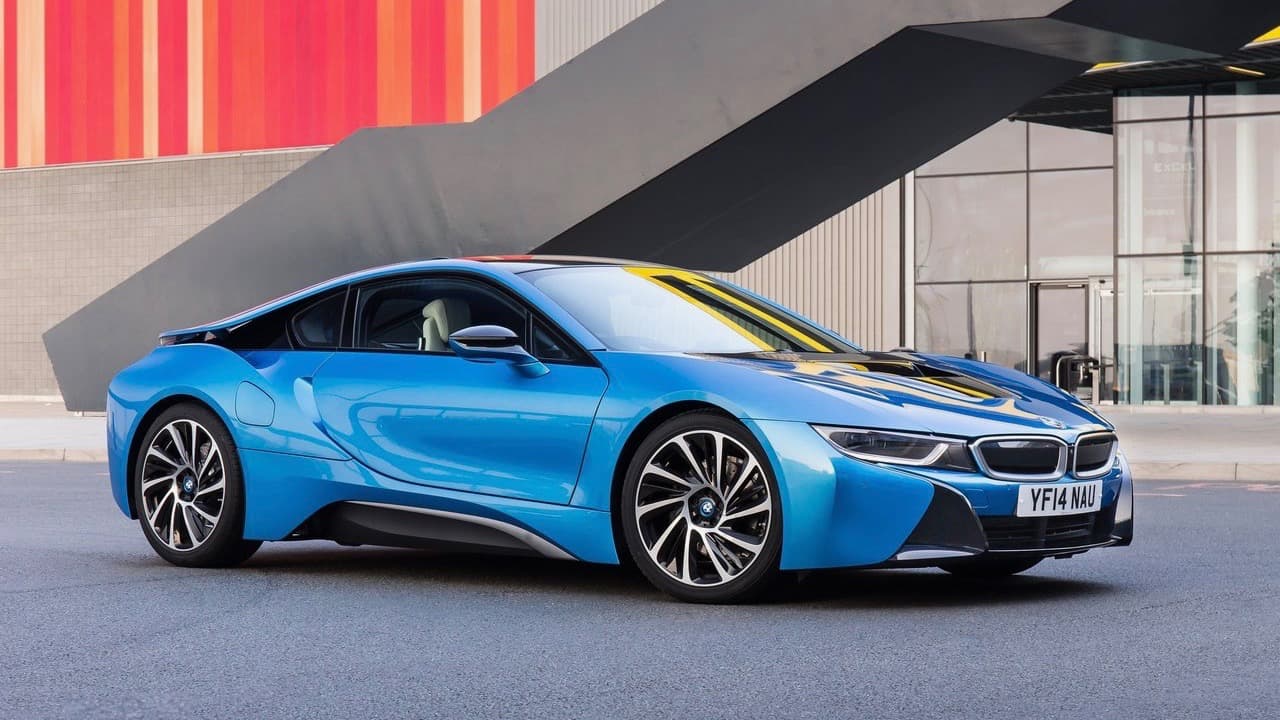 <h3 class="cms-h3-H3">9. BMW i8</h3>
<br>
<br>El impactante coupé exótico de BMW demostró que los autos híbridos pueden ser poderosos y divertidos, pero aún así no logró capturar la antención de la gran parte de los compradores de este tipo de vehículos que se han visto seducidos por autos de precio similar pero con mucha más potencia, incluyendo al también híbrido Acura NSX. Quizas la llegada de la versión convertible del i8 ayude las fortunas del modelo en Estados Unidos, donde en 2017 solo logró colocar 
<b>488 unidades</b>.