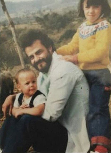 Y es que el pasado 10 de octubre se cumplió un año de la muerte del actor, quien falleció a los 69 años víctima del síndrome de mielodisplasia, el cual daña las células productoras de sangre en la médula ósea.