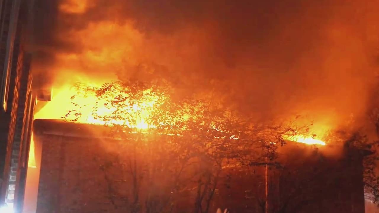 Incendio consume 20 apartamentos y deja cerca de 40 personas desplazadas en Meyerland