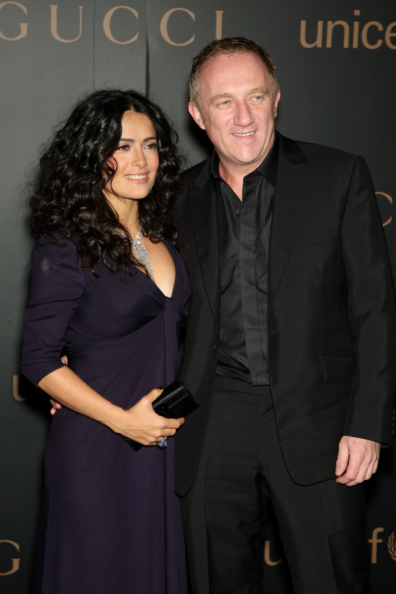 En el mismo lugar y la misma fecha en que se conocieron por primera vez.