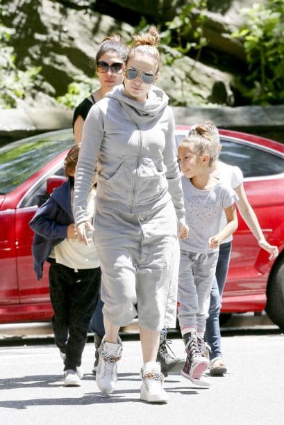 JLo y sus nenes salieron de paseo.