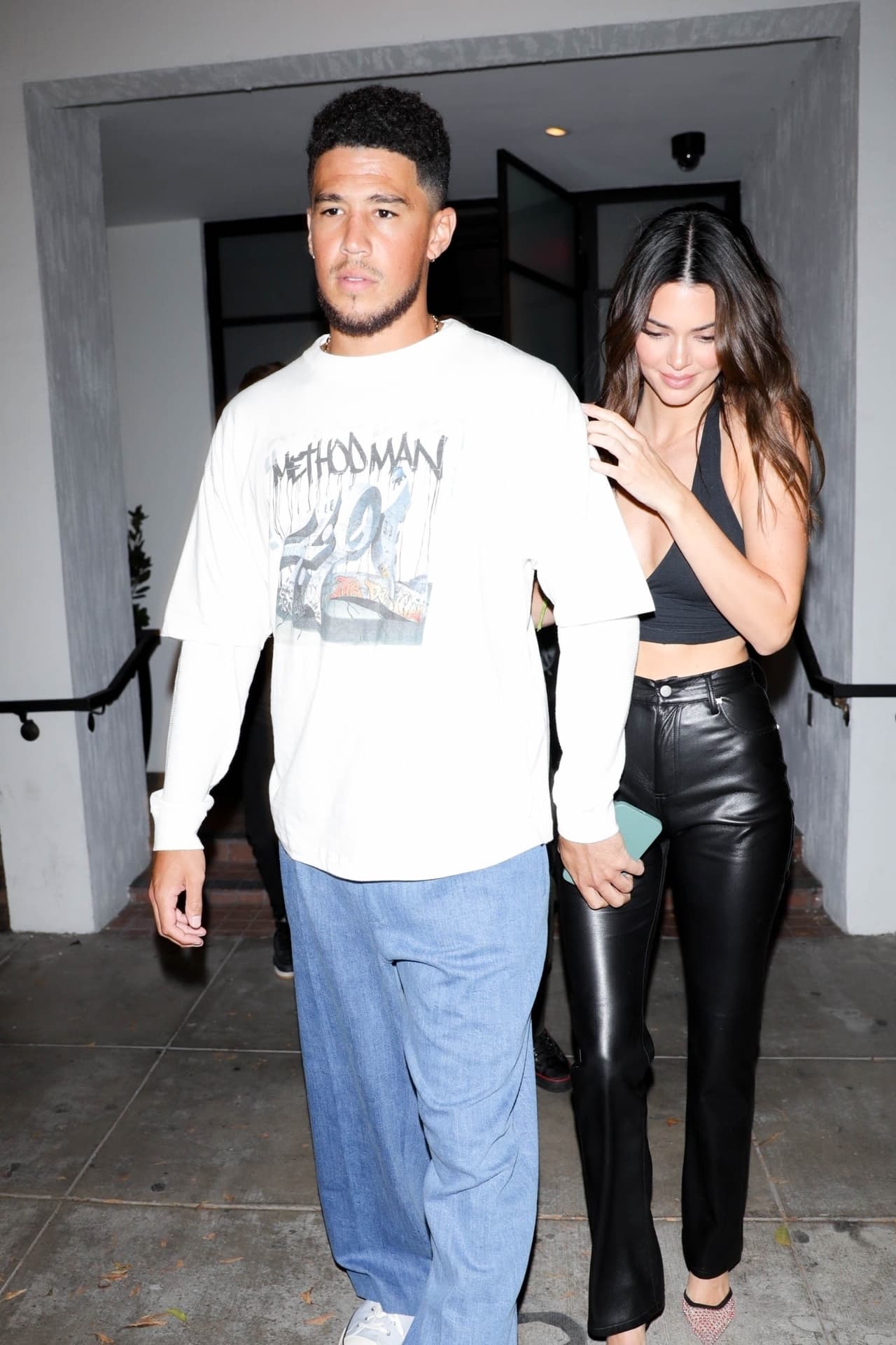 “Devin es un amigo y es parte del grupo pequeño [de amistades]”, sentenció una fuente a TMZ para dejar claro que no eran pareja.