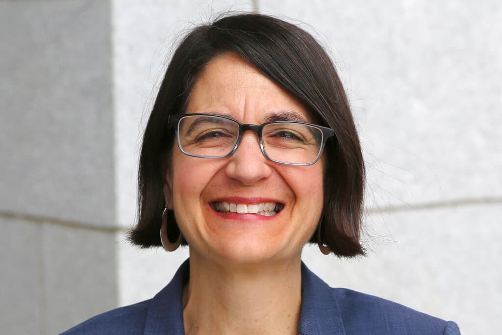 <b>15. Becca Balin (demócrata):</b> será la primera mujer electa para el Congreso de EEUU representando al distrito general de Vermont. Hasta ahora ese estado era el único que no había enviado a ninguna mujer al Congreso de EEUU. Balin también será la primera persona LGBTQI+ elegida para el Congreso en Vermont.