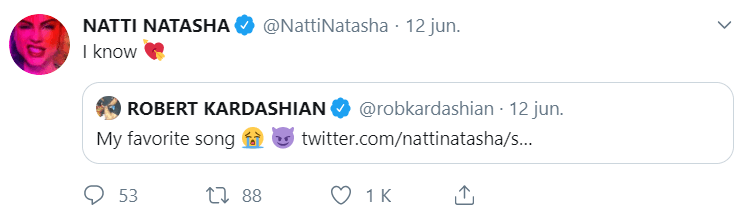 La dominicana no tardó en responder a los piropos y lo hizo cuando reaccionó al comentario de Rob, quien dijo que una de las canciones de ella era "su favorita".