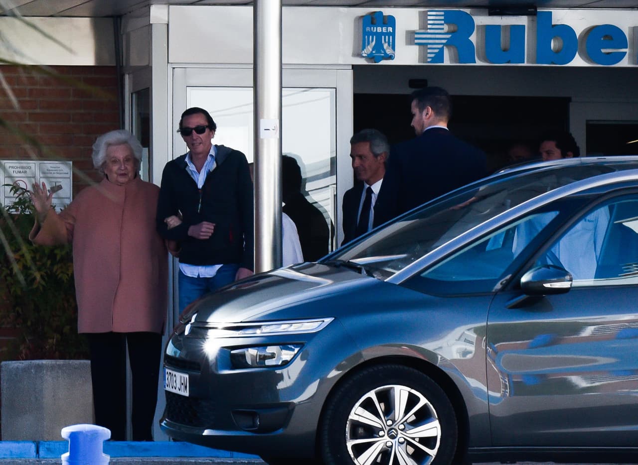 Por años se crió en Estoril, Portugal, al lado de sus padres y hermanos.