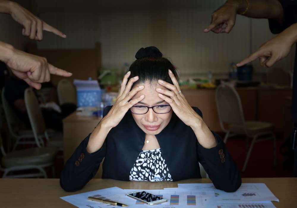 Se avecinan momentos en los cuales se pondrá a prueba tu eficiencia y calidad como trabajador. En el mes de septiembre con la influencia retrógrada de Saturno no te lances a una aventura laboral desconocida. Existen aún muchas posibilidades de progreso dentro de tu trabajo actual que te ayudarán a salir adelante sobre todo en las últimas semanas del año donde abundarán las buenas ofertas de trabajo tanto para los que tienen conocimientos técnicos como los profesionales de la salud, comerciantes y empresarios en general.