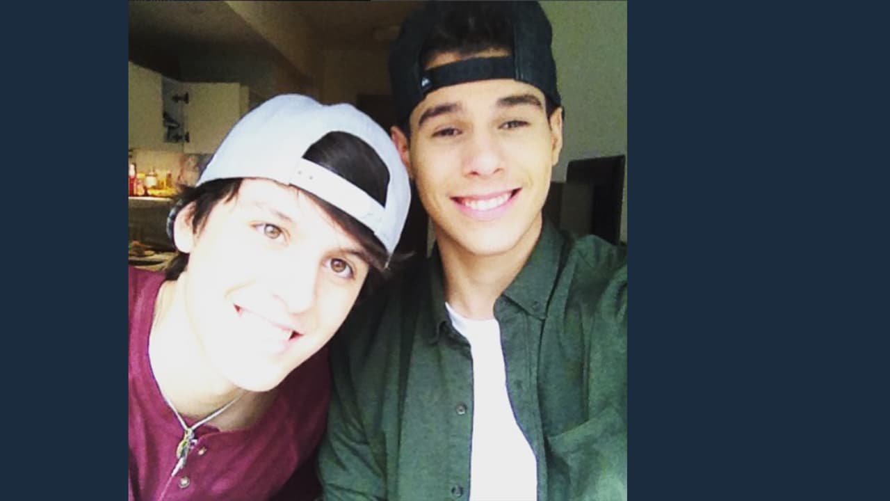 Todos saben que están luchando por el mismo sueño y al final sólo 5 serán los ganadores, pero esto no los detiene de ser buenos amigos y divertirse en su tiempo libre.