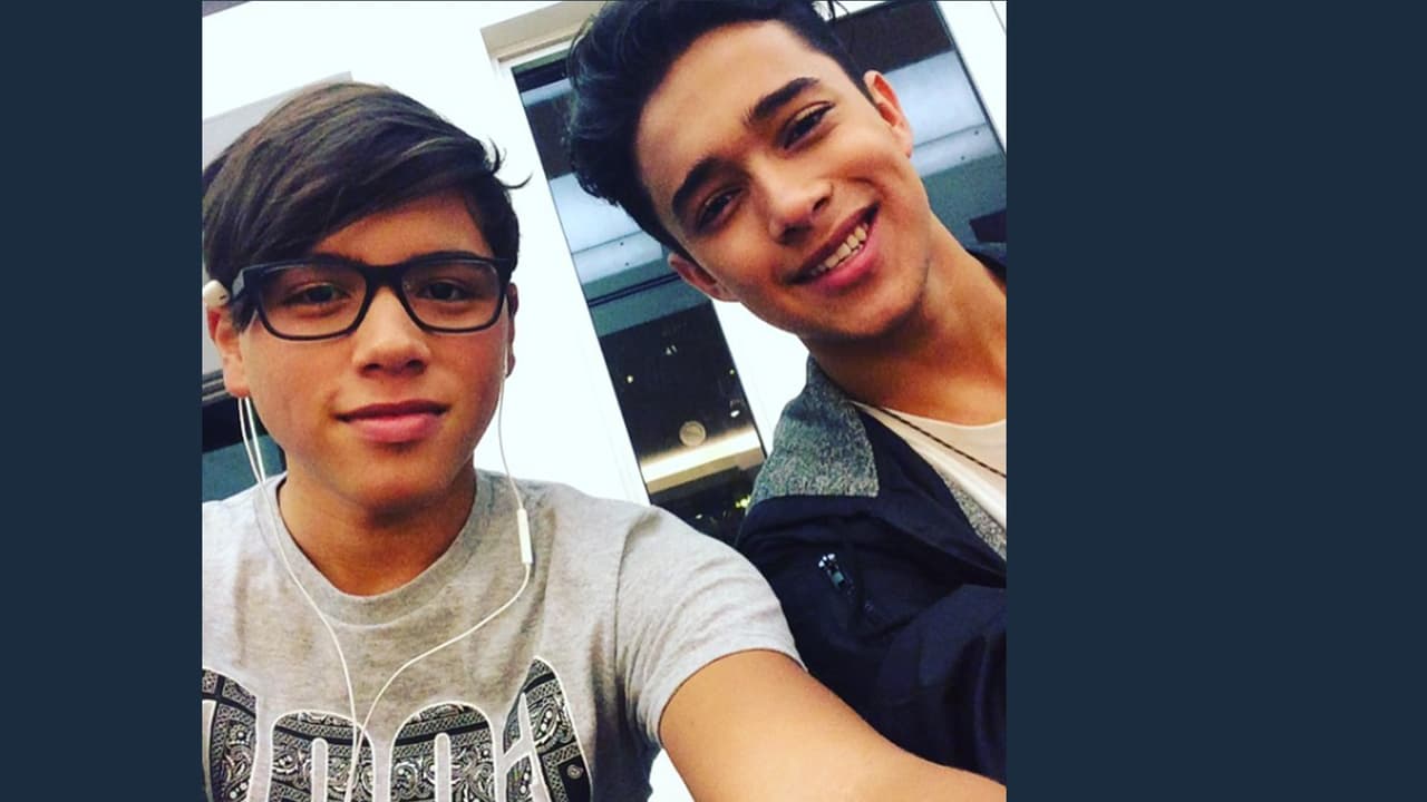 Todos saben que están luchando por el mismo sueño y al final sólo 5 serán los ganadores, pero esto no los detiene de ser buenos amigos y divertirse en su tiempo libre.