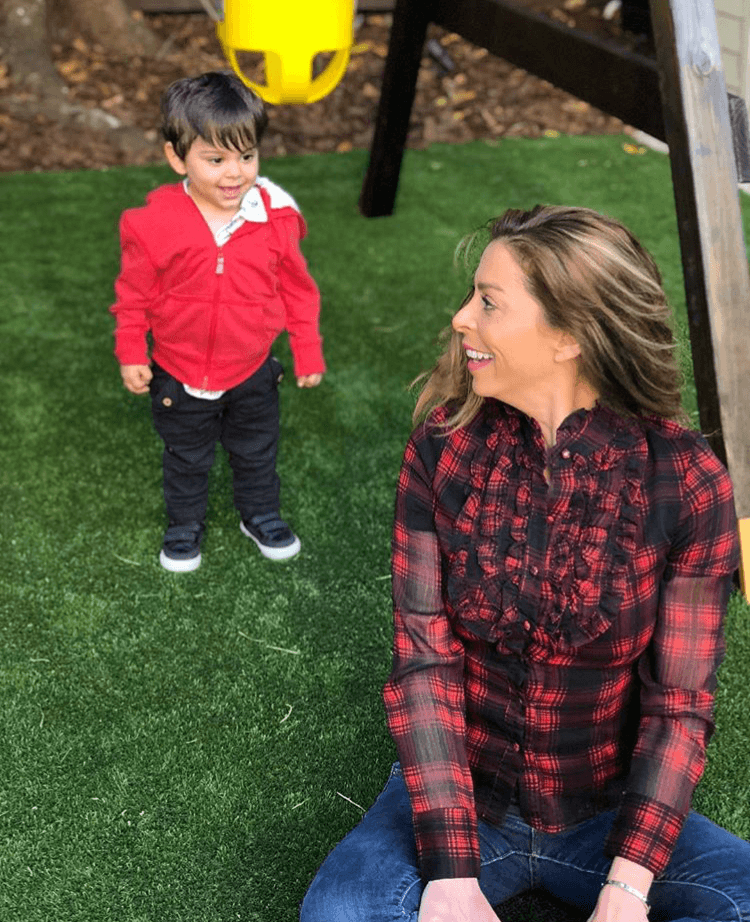 Lourdes Stephen estuvo muy entretenida jugando con su pequeño Michael Victor, y lanzándose miradas de amor.