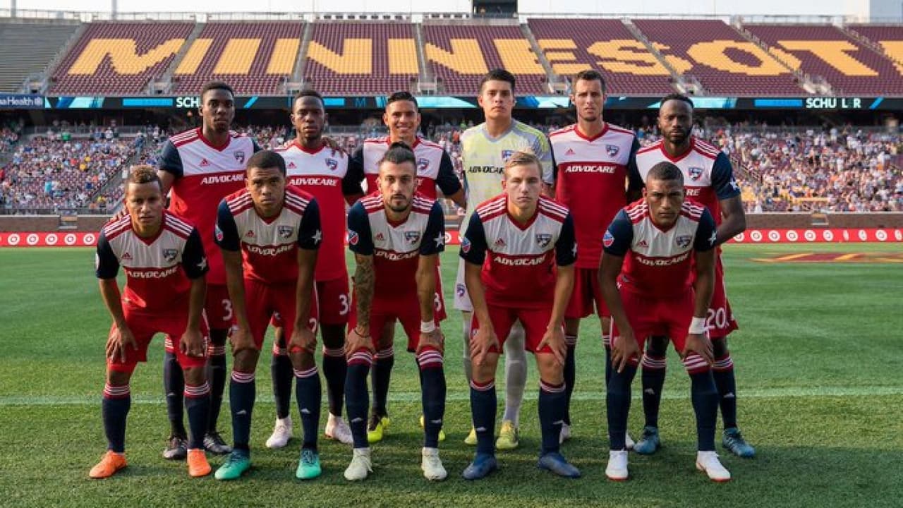 Dallas reporta positivo y suspende entrenamientos