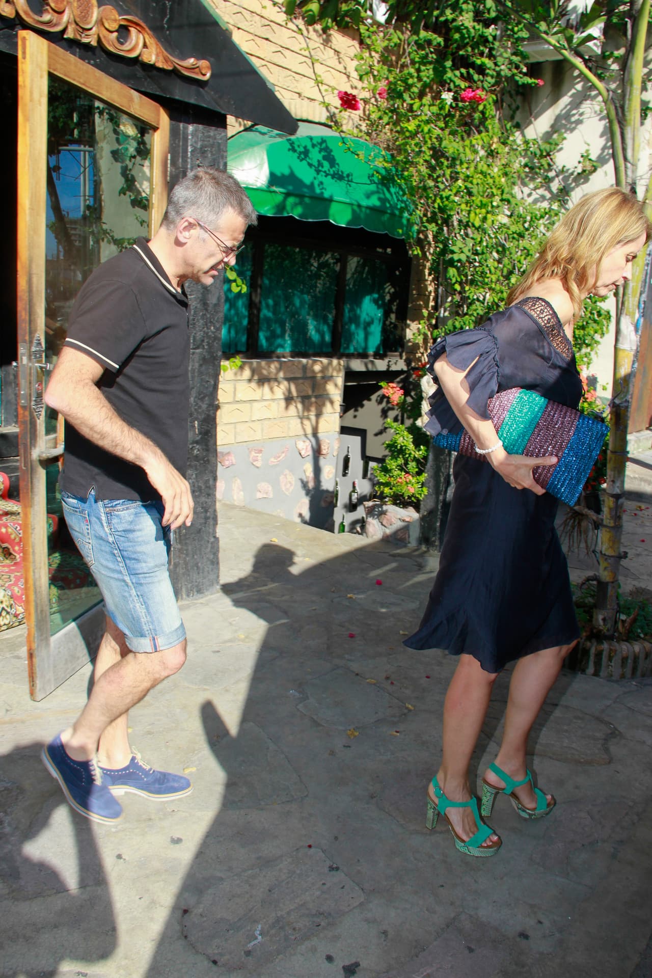 Además, el artículo señala que los padres de Piqué lo acompañarán a Miami para ver a los niños cada vez que les sea posible.