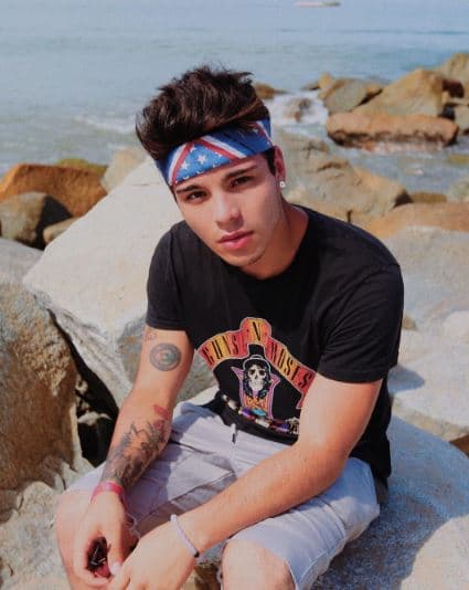 Le encantan los tacos y también comer aguacate.