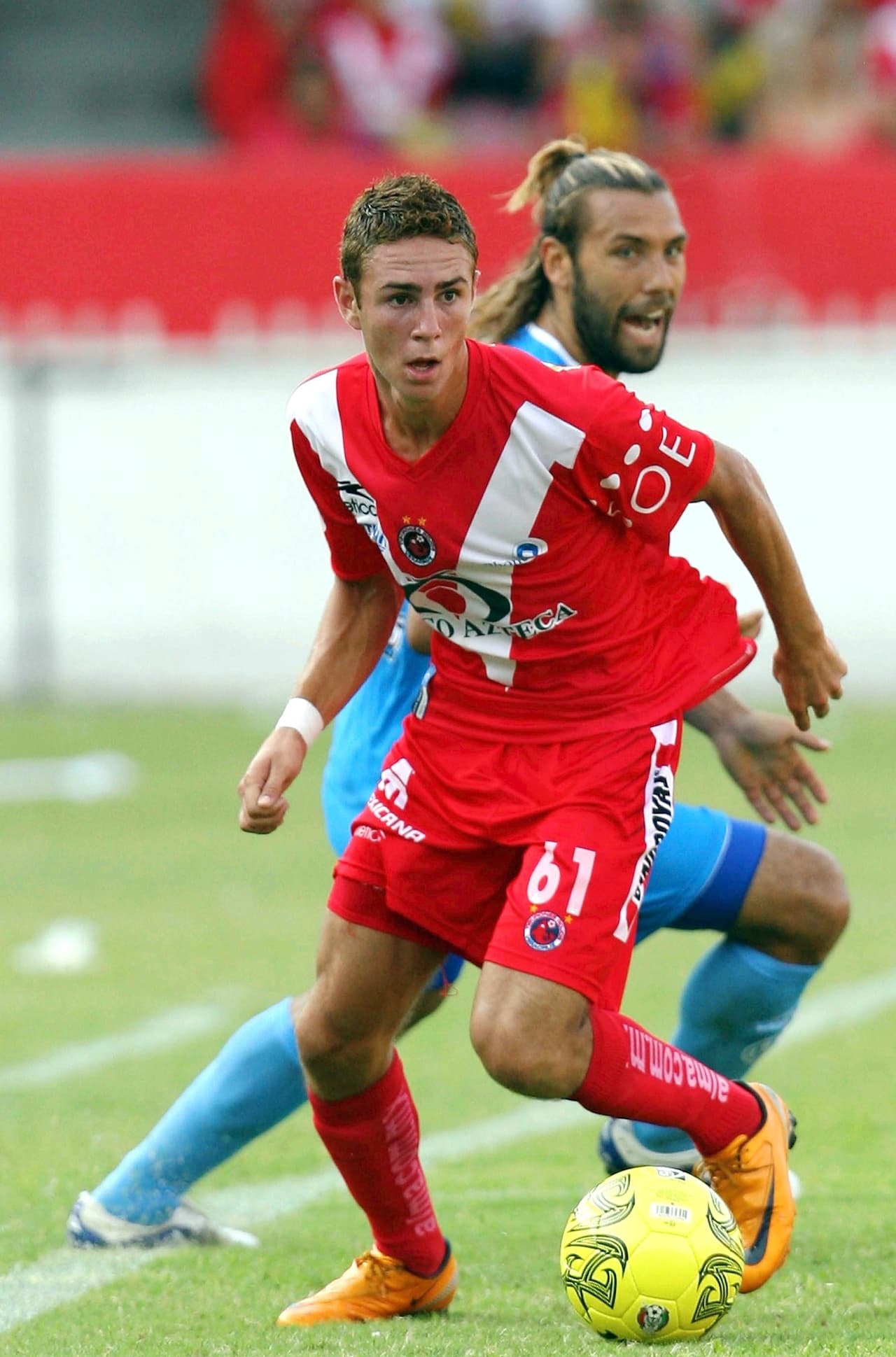 Con los Tiburones solo estuvo una temporada en la que disputó 26 partidos y anotó un gol.